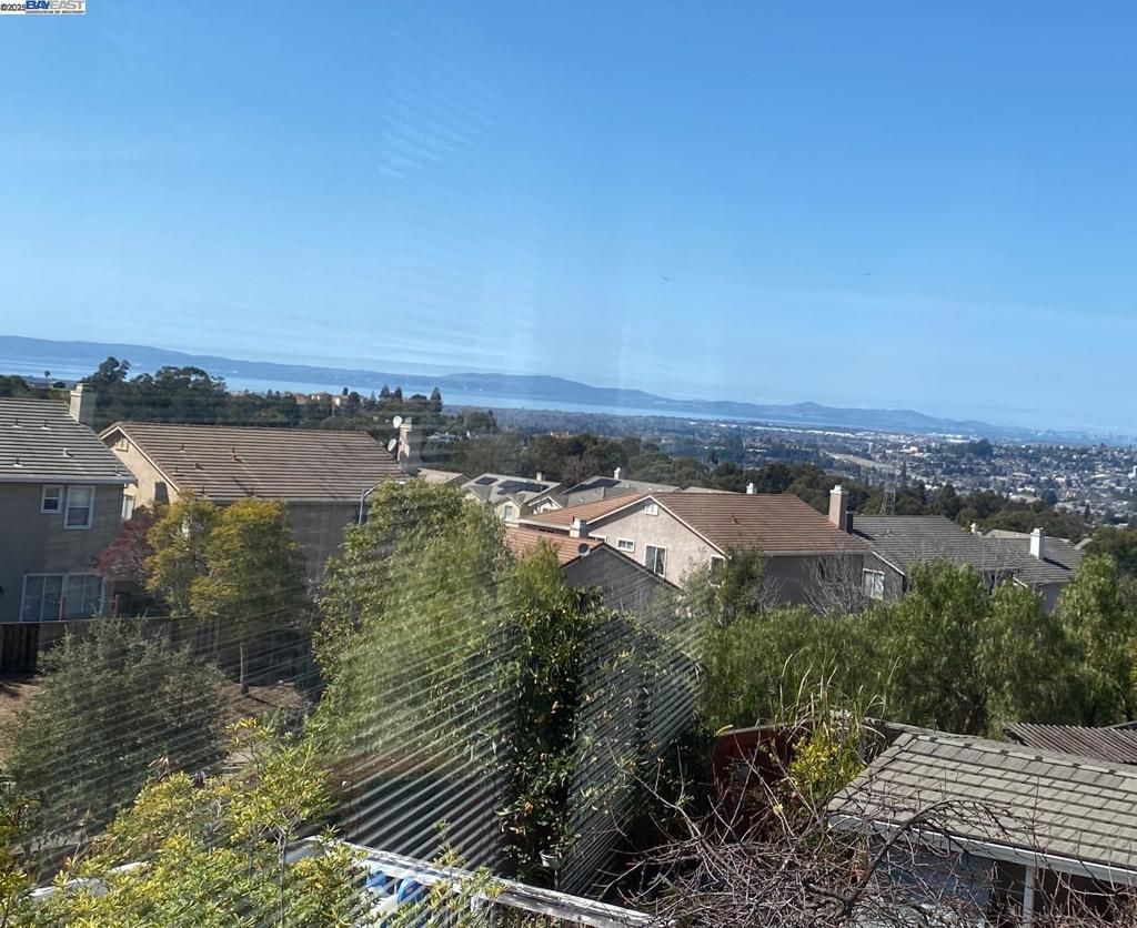 WHISPERING OAKS - Residential