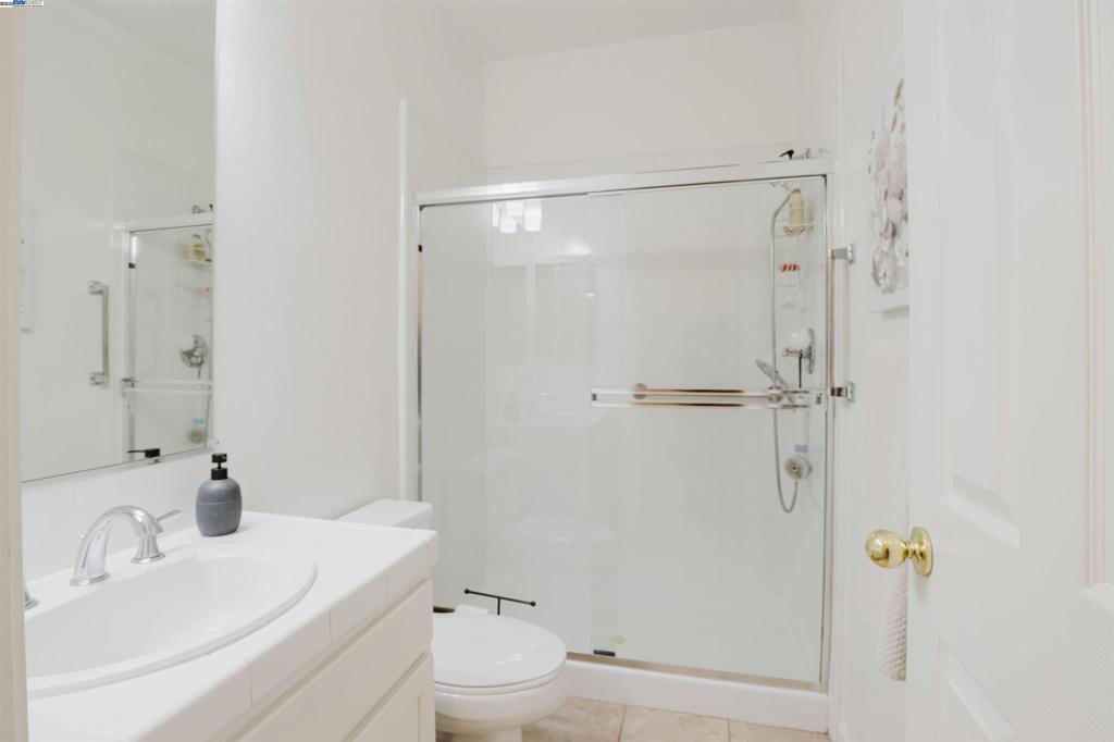 WHISPERING OAKS - Residential