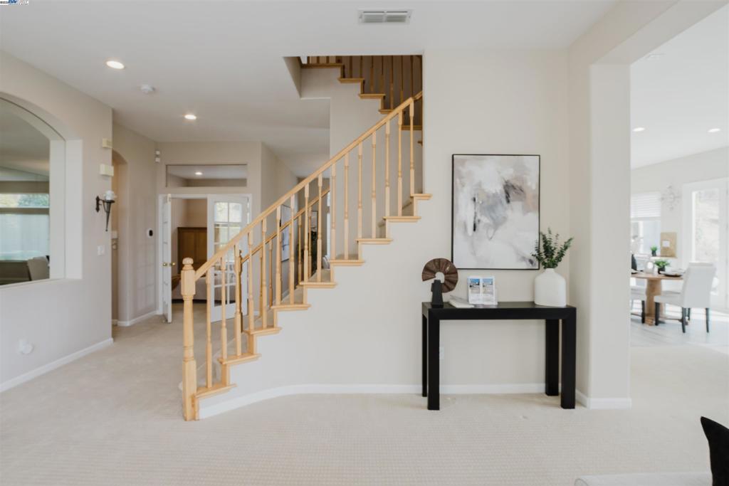 WHISPERING OAKS - Residential