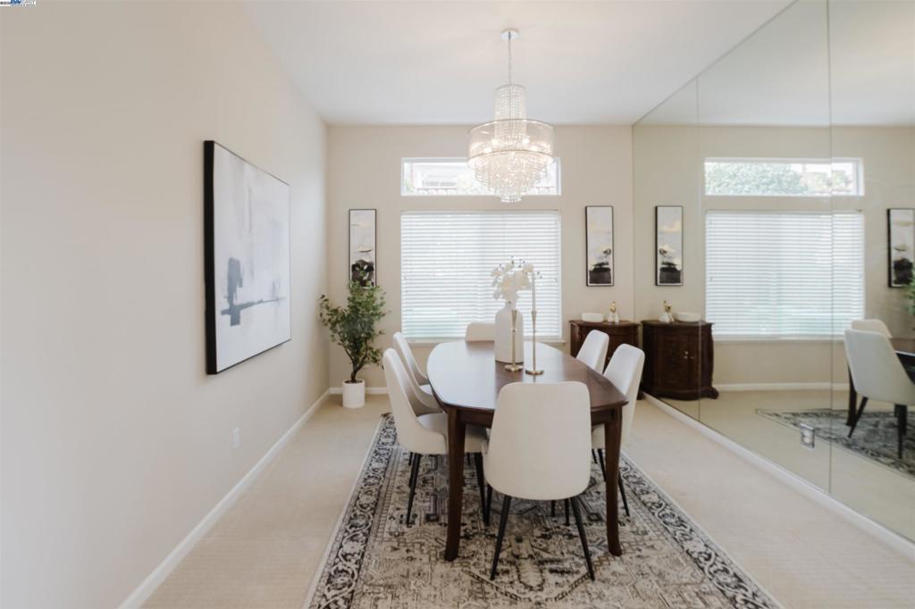 WHISPERING OAKS - Residential