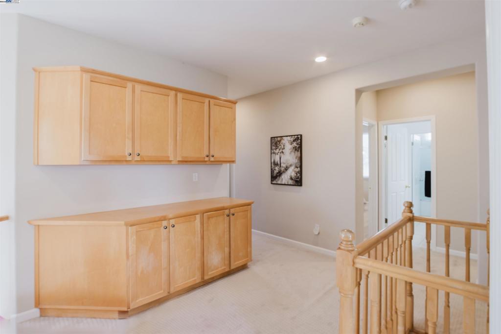 WHISPERING OAKS - Residential