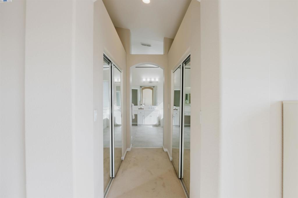 WHISPERING OAKS - Residential