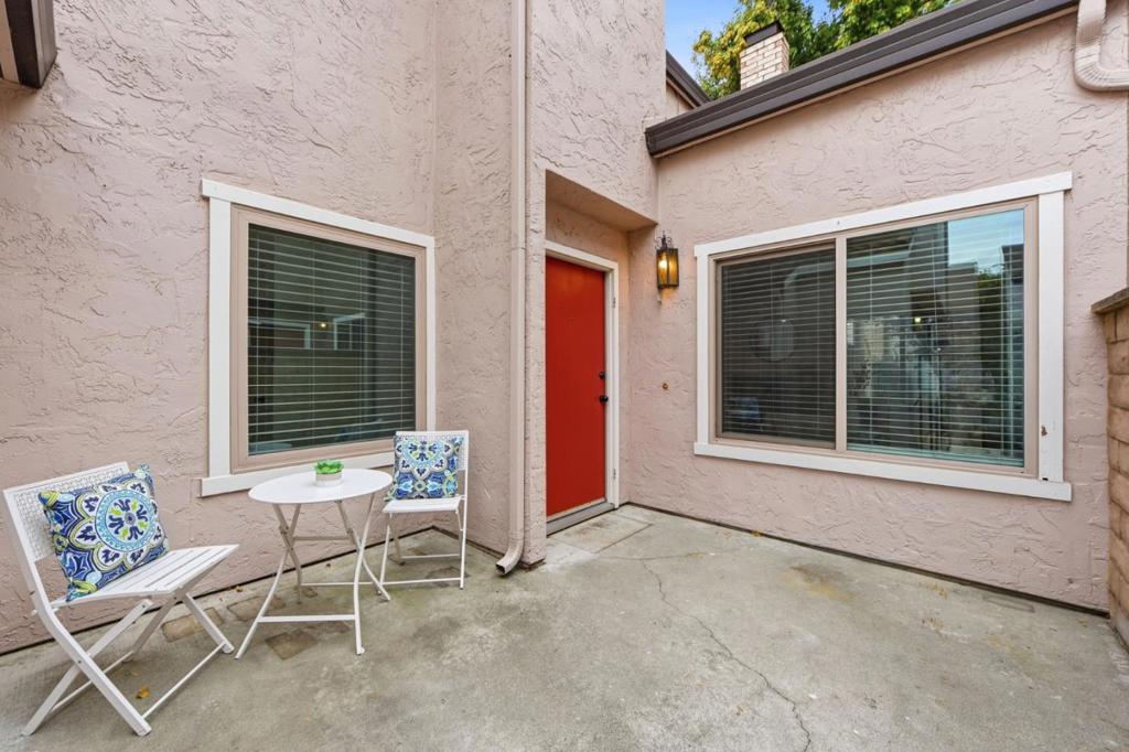 2521 Palmdale Court