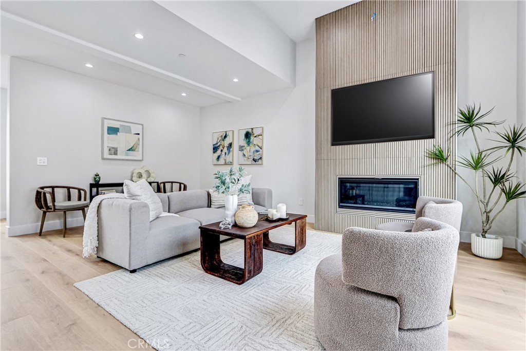 2405 Mathews Avenue B