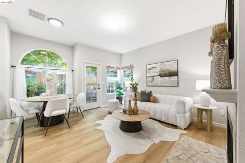 Photo of 605 Forest Run, Hercules, CA 94547 (MLS # 41134743)