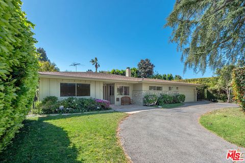Photo of 14200 Chandler Boulevard, Sherman Oaks, CA 91401 (MLS # 26658355)