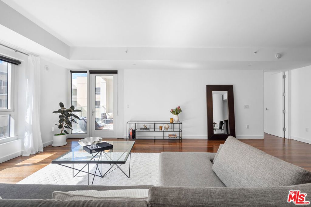 Photo of 6250 Hollywood Boulevard #7K, Los Angeles, CA 90028 (MLS # 25610051)