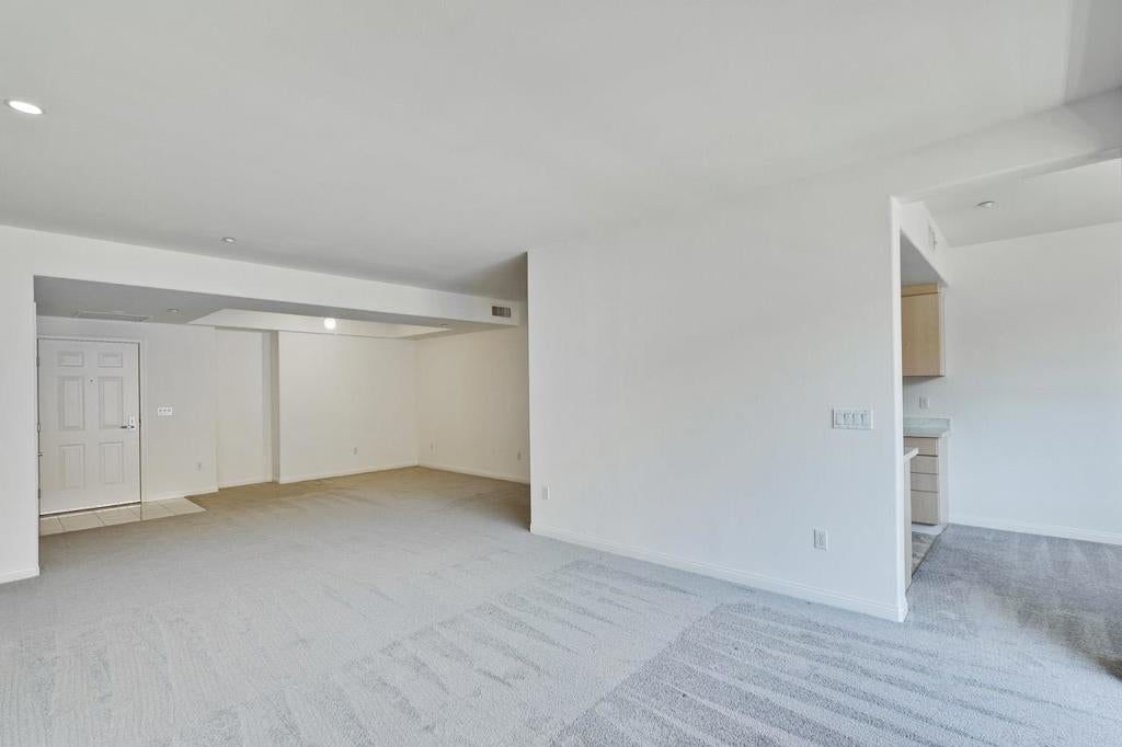 130 E San Fernando Street 407