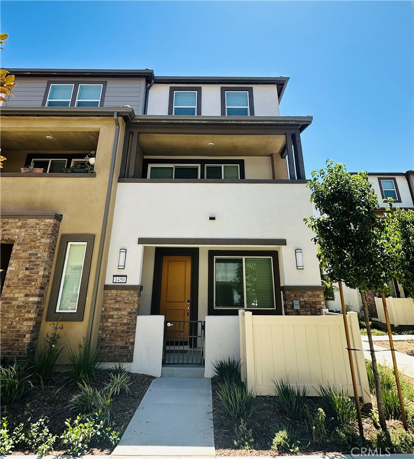 Brand New 3 Bedroom, 3 Bathroom Condo in Prime Pomona Location – First Time on the Rental Market!
Welcome to this brand-new condo offering 3 spacious bedrooms and 3 full bathrooms. Designed for comfort and convenience, this home features an open-concept layout with abundant natural light and high-end finishes throughout.
The kitchen opens seamlessly to the living and dining areas, perfect for both daily living and entertaining. All brand-new appliances are included, refrigerator, washer, and dryer — offering a truly move-in ready experience. Enjoy energy efficiency and cost savings with solar system, plus stylish new blinds throughout the home for added comfort and privacy.
Community amenities including a swimming pool, BBQ area. Located near the I-10 freeway, this home provides easy access to shopping, dining, and schools.