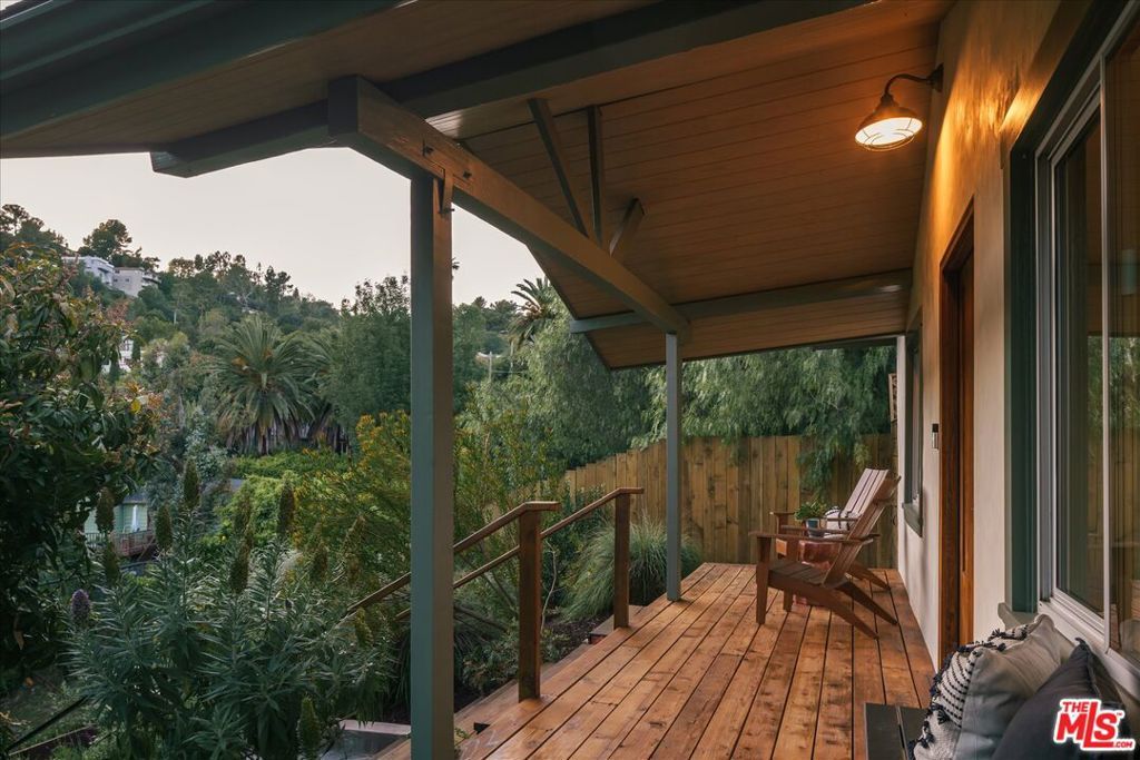 Photo of 319 W Avenue 45 Ave, Los Angeles, CA 90065 (MLS # 26737625)