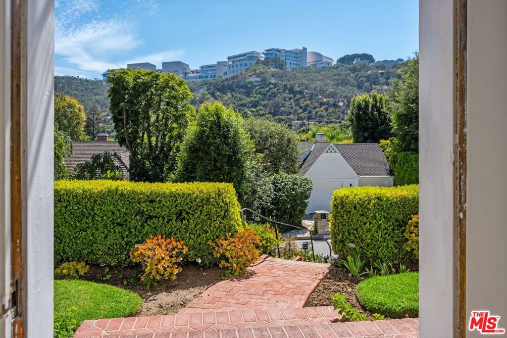 979 Casiano Road