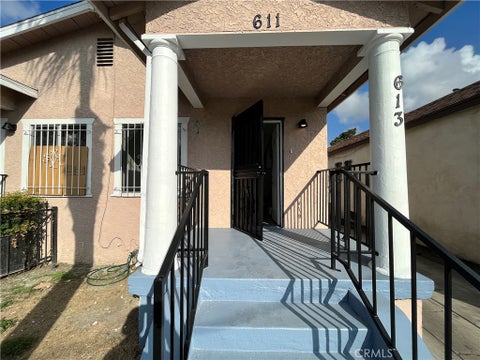 Photo of 611 W 57th ST, Los Angeles, CA 90037 (MLS # PW26211438)