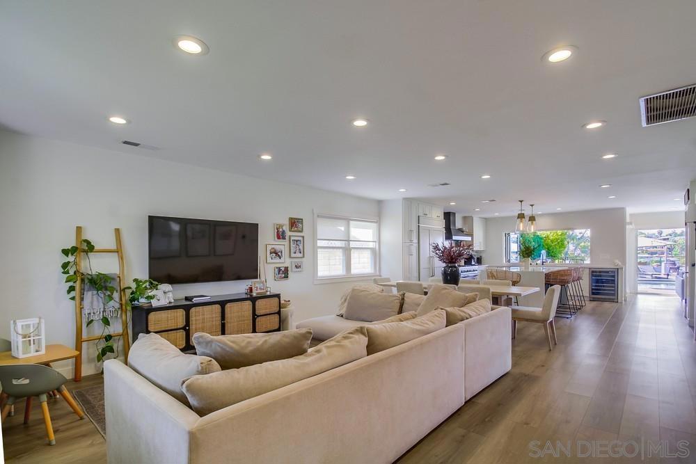 3326 Wisteria Dr