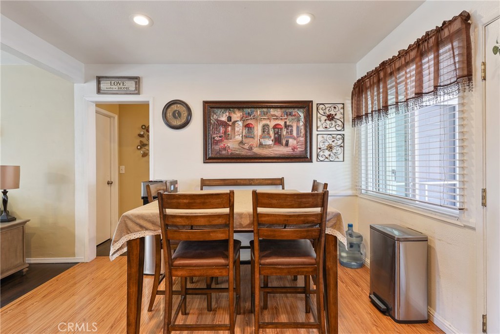 1305 1/2 Santo Domingo