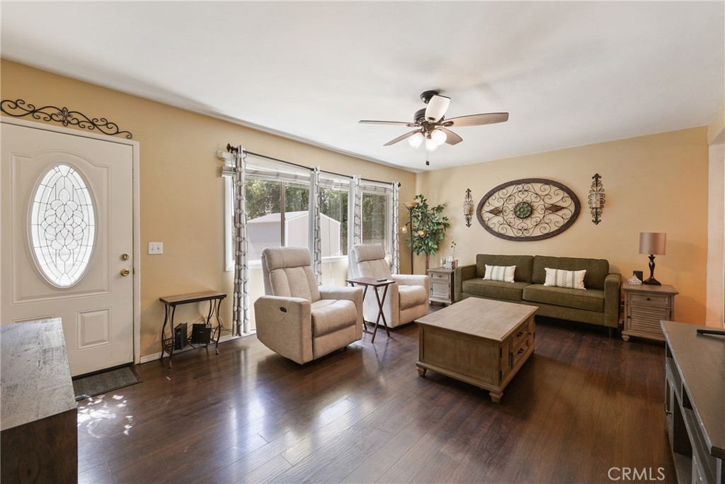 1305 1/2 Santo Domingo