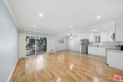 Photo of 7032 Lanewood Avenue #101, Los Angeles, CA 90028 (MLS # 26663913)