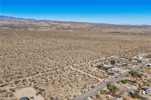 Photo of 7442 Olympic Road, Joshua Tree, CA 92252 (MLS # JT25246820) Photo of 7442 Olympic Road, Joshua Tree, CA 92252 (MLS # JT25246820)