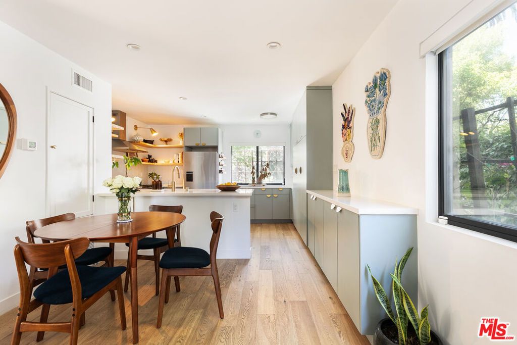 Photo of 331 Brooks Avenue #2, Venice, CA 90291 (MLS # 25580877)