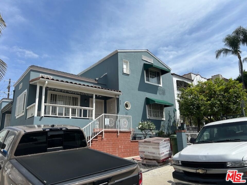 COMPLETELY REMODELED UNIT WITH CITY VIEWS. DUPLEX BLDG WITH LARGE PARKING LOT (4 PARKING SPACES) AND SIDE DECK. SPACIOUS LIVINGROOM & DINING AREA, UPDATED KITCHEN WITH GRANITE COUNTERTOP, QUALITY APPLIANCES. 2 ROOMS & 1 BATHROOM UPSTAIRS AND 1 ROOM & 1BATHROOM, DOWNSTAIR. LOW MAINTENANCE, STUCCO & BRICK WALLS FOR PRIVACY. QUIET NEIGHBORHOOD. CLOSE FROM HOLLYWOOD, GRIFFITH PARK, WEST HOLLYWOOD. 5 TO 10 MIN. TO FREEWAYS (101 ETC)...PREFER IMMEDIATE OCCUPANCY.