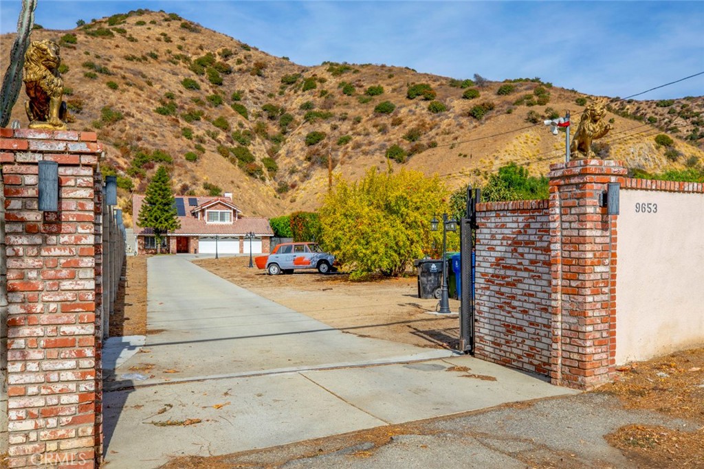 9653 La Tuna Canyon Road