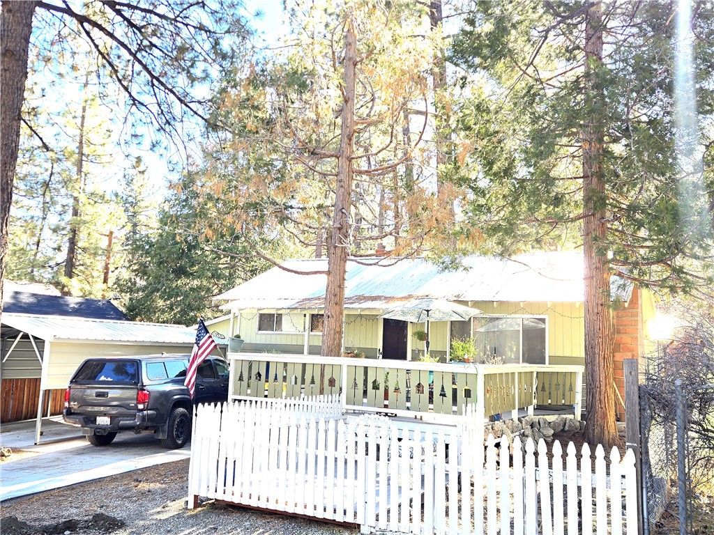 Photo of 1671 Twin Lakes Dr, Wrightwood, CA 92397 (MLS # CV26011146)
