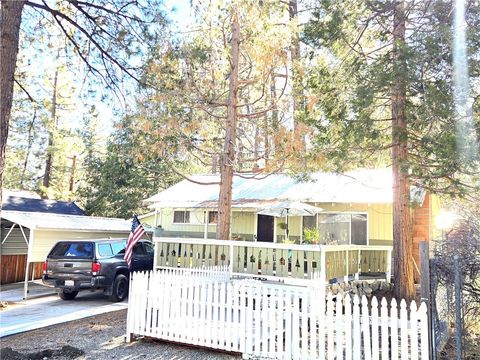 Photo of 1671 Twin Lakes Dr, Wrightwood, CA 92397 (MLS # CV26011146)