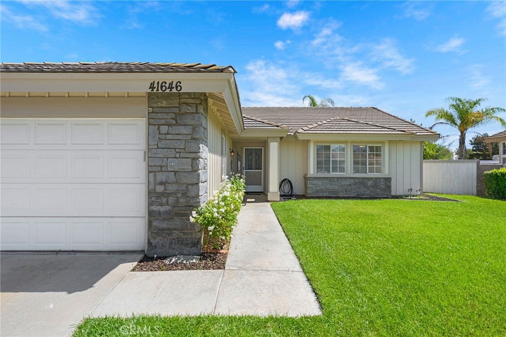 41646 Avenida De La Reina