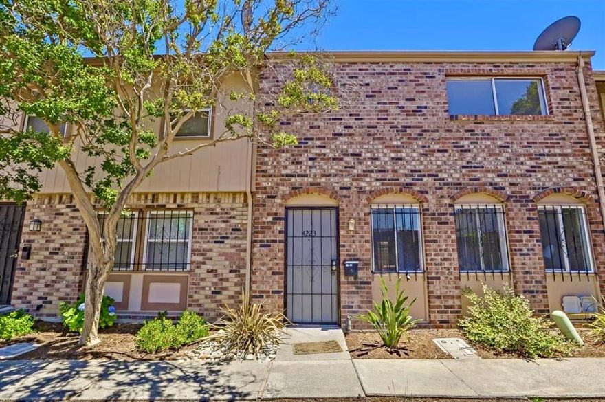 Welcome to this charming 3-bedroom, 1-bathroom home located in the vibrant city of Sacramento. With 1,344 square feet of living space, this home offers a welcoming atmosphere with its separate family room, perfect for relaxing or entertaining. The well-appointed kitchen features a breakfast bar and formal dining area, ideal for family meals and gatherings.   The home includes modern amenities such as central air conditioning and central forced air heating, ensuring comfort year-round. Flooring throughout the home adds to its appeal and functionality. Conveniently, laundry facilities are located inside the unit.  Situated on a minimum lot size of 1,307 square feet, this home is part of the Sacramento City Unified School District. This property offers ample potential for creative outdoor living solutions. Don't miss the chance to make this Sacramento gem your own!