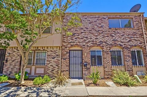 Photo of 4223 Savannah Lane, Sacramento, CA 95823 (MLS # ML82027143)