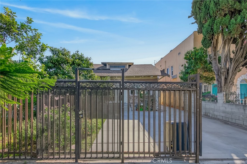 512 N Serrano