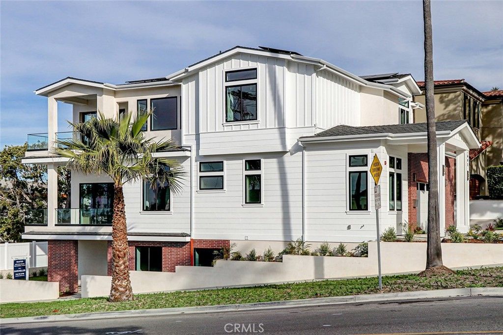 Photo of 641 S Gertruda, Redondo Beach, CA 90278 (MLS # SB26014315)