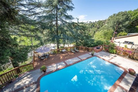 Photo of 3342 Dunsmere Rd, Glendale, CA 91206 (MLS # SR26083818)