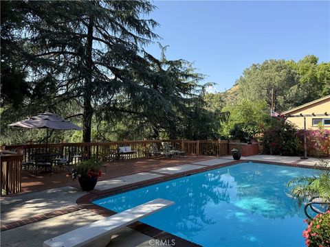 Photo of 3342 Dunsmere Rd, Glendale, CA 91206 (MLS # SR26083818)