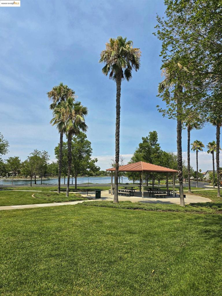 LAKESHORE - Residential