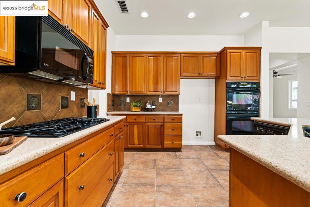 LAKESHORE - Residential