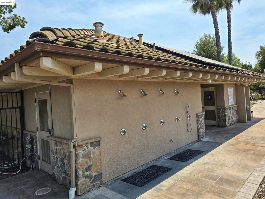 LAKESHORE - Residential