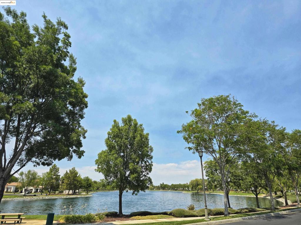 LAKESHORE - Residential