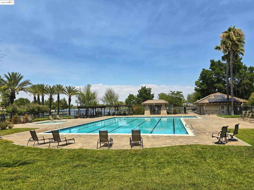 LAKESHORE - Residential