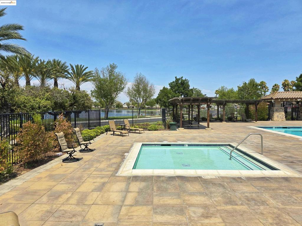 LAKESHORE - Residential