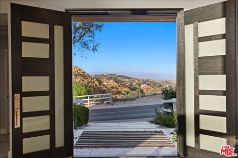 Photo of 53 Saddlebow Road, Bell Canyon, CA 91307 (MLS # 26827523)