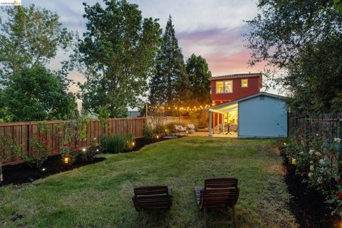 Photo of 3136 Arizona St St, Oakland, CA 94602 (MLS # 41130030)