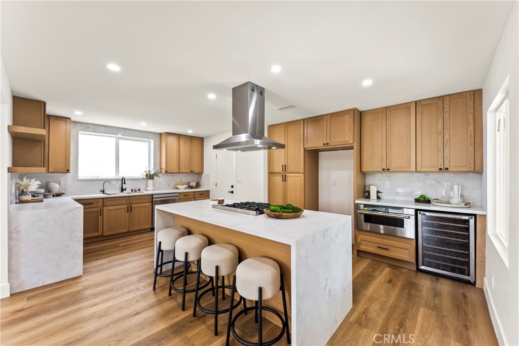 2218 Lewis