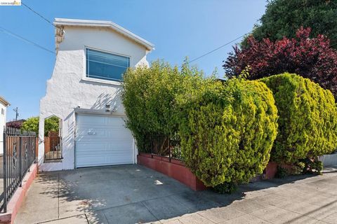 Photo of 978 43Rd St St, Oakland, CA 94608 (MLS # 41132414)