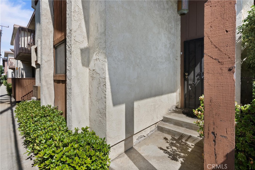 1675 Loma Avenue 1-7