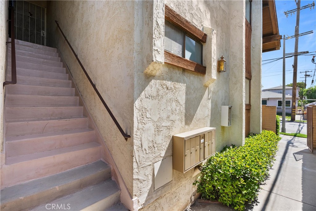 1675 Loma Avenue 1-7