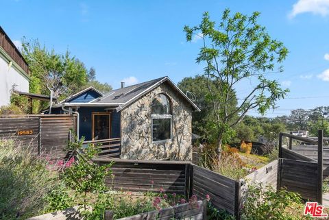 Photo of 19583 19583 Bowers Dr Dr, Topanga, CA 90290 (MLS # 26671453)