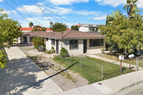 Photo of 207 E Flora St, Santa Ana, CA 92707 (MLS # PW26082064)