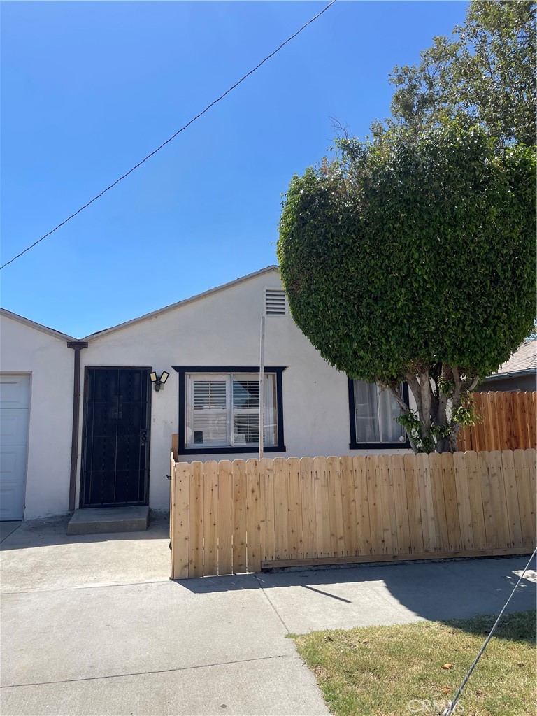 1103 W W Maple Ave