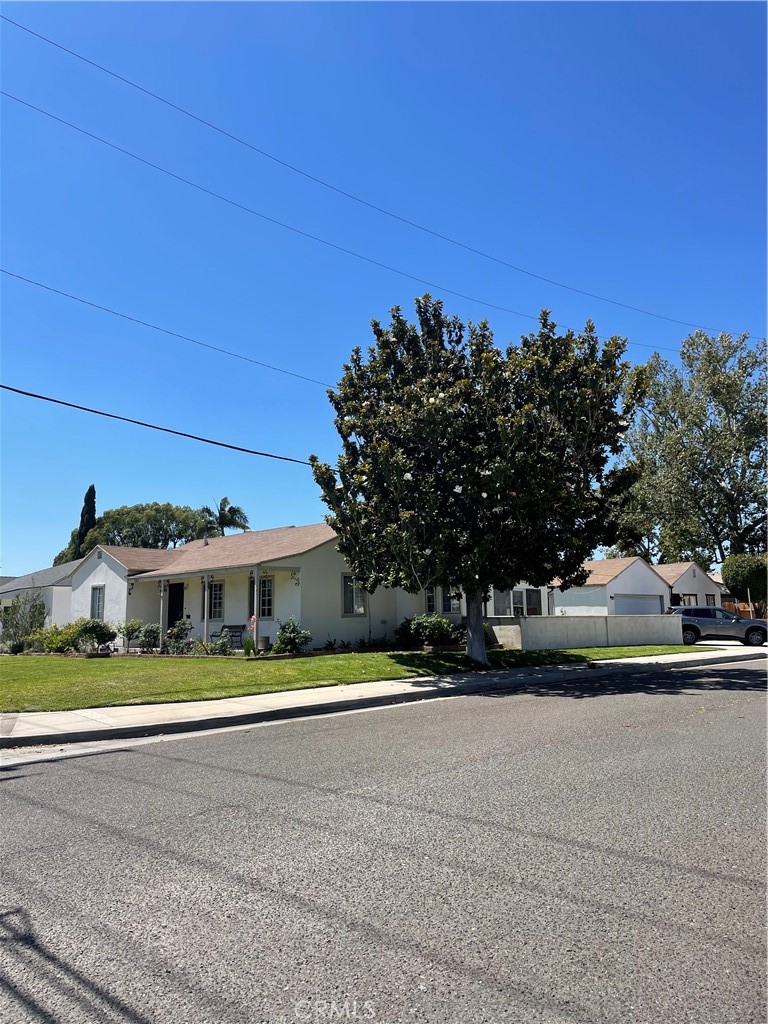 1103 W W Maple Ave