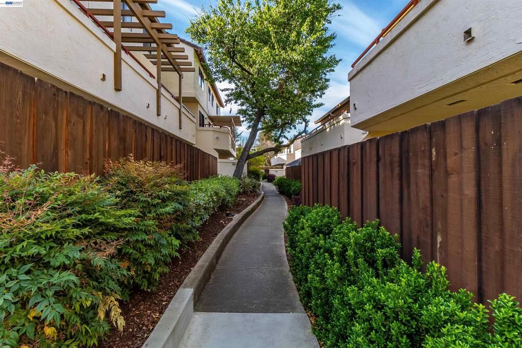 Photo of 5025 Valley Crest Dr Dr #147, Concord, CA 94521 (MLS # 41127386)